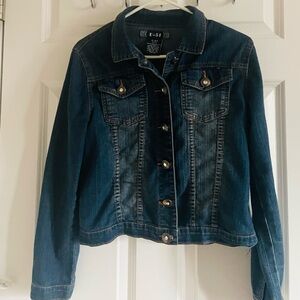 Cute jean jacket for spring 🌸